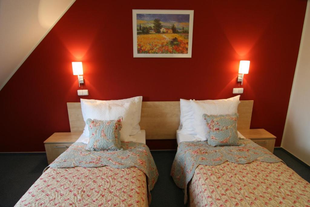 Hotel Chvalska Tvrz Прага Номер фото