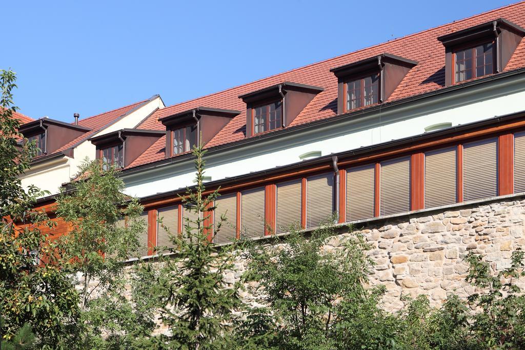Hotel Chvalska Tvrz Прага Экстерьер фото